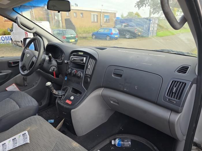 Używane Panel Hyundai H-300 2.5 CRDi Cena € 150,00 Procedura marży oferowane przez Boekholt autodemontage B.V