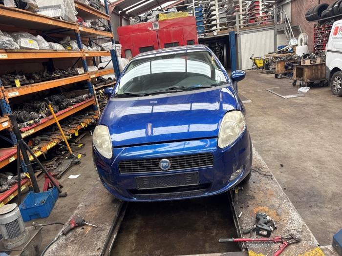 Gebrauchte Hinterachse Vorderradantrieb Fiat Grande Punto (199) 1.4 16V Preis € 90,00 Margenregelung angeboten von Boekholt autodemontage B.V