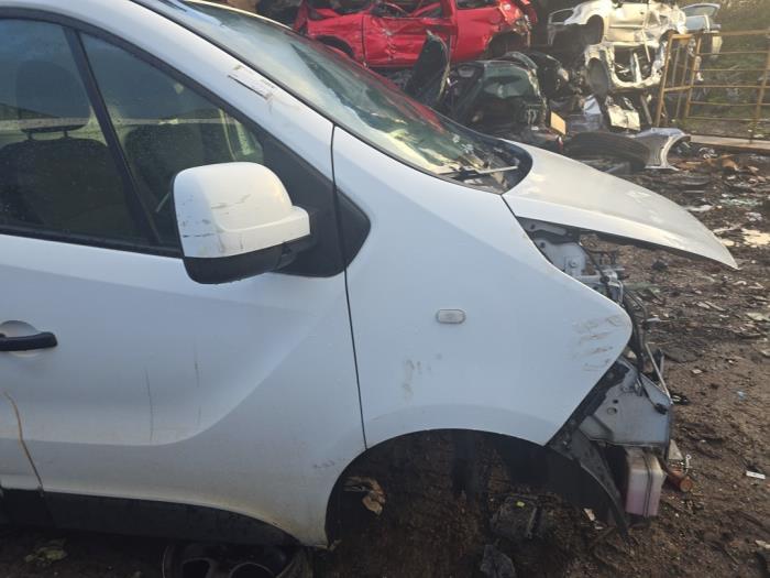 Usados Ventanilla triangular derecha delante Opel Vivaro B 1.6 CDTI Biturbo 120 Precio € 50,00 Norma de margen ofrecido por Boekholt autodemontage B.V