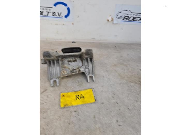Used Engine mount Opel Vivaro B 1.6 CDTI Biturbo 120 Price € 35,00 Margin scheme offered by Boekholt autodemontage B.V