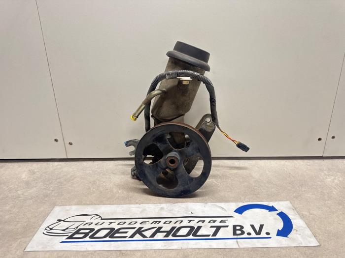 Usagé Pompe de direction Toyota Yaris (P1) 1.3 16V VVT-i Prix € 49,00 Règlement à la marge proposé par Boekholt autodemontage B.V