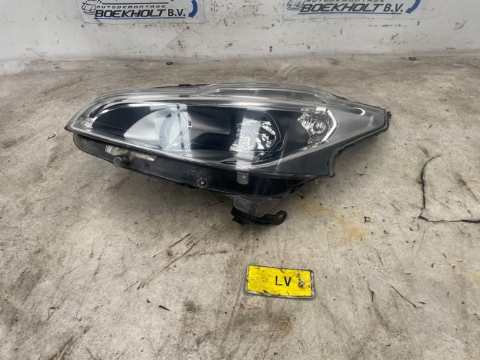 Używane Reflektor lewy Peugeot 208 I (CA/CC/CK/CL) 1.2 Vti 12V PureTech 82 Cena € 240,79 Z VAT oferowane przez Boekholt autodemontage B.V