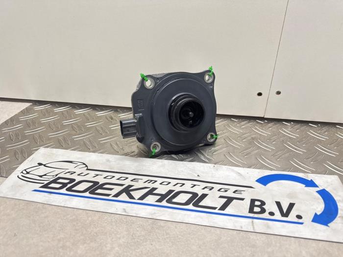 Begagnade Vattenpump Toyota RAV4 (A5) 2.5 Hybrid 16V AWD Pris € 180,29 Inklusive moms erbjuds av Boekholt autodemontage B.V