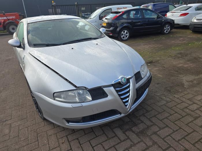 Używane Parawan Alfa Romeo GT (937) 1.8 Twin Spark 16V Cena € 50,00 Procedura marży oferowane przez Boekholt autodemontage B.V