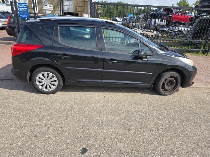 Usados Ventanilla triangular derecha detrás Peugeot 207 SW (WE/WU) 1.4 16V Vti Precio € 30,00 Norma de margen ofrecido por Boekholt autodemontage B.V
