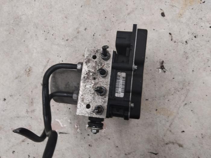 Usagé Pompe ABS Peugeot 3008 I (0U/HU) 1.6 16V THP 150 Prix € 181,50 Prix TTC proposé par Boekholt autodemontage B.V