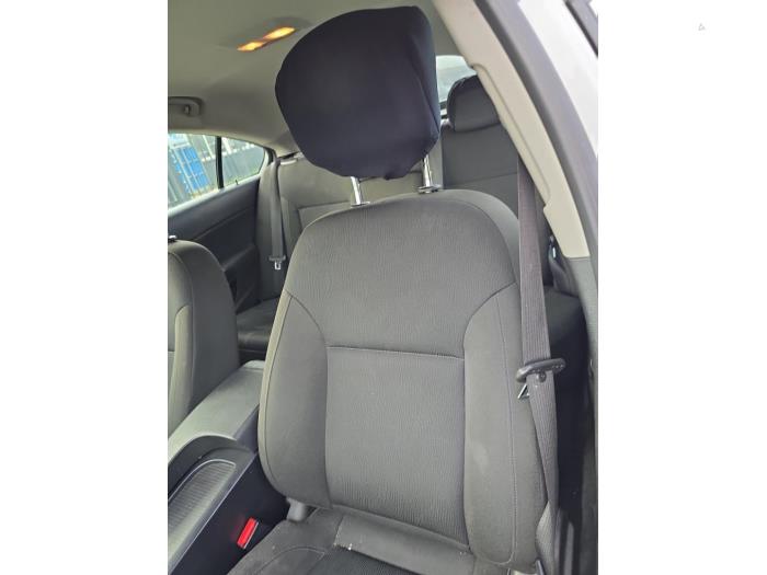 Używane Zaglówek Opel Insignia 2.0 CDTI 16V 130 Ecotec Cena € 20,00 Procedura marży oferowane przez Boekholt autodemontage B.V