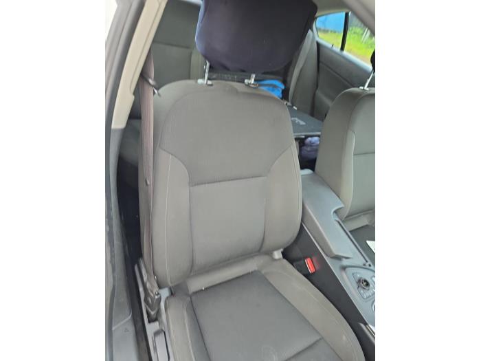 Używane Zaglówek Opel Insignia 2.0 CDTI 16V 130 Ecotec Cena € 20,00 Procedura marży oferowane przez Boekholt autodemontage B.V