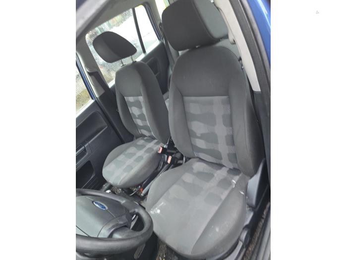 Używane Zaglówek Ford Fusion 1.4 16V Cena € 20,00 Procedura marży oferowane przez Boekholt autodemontage B.V