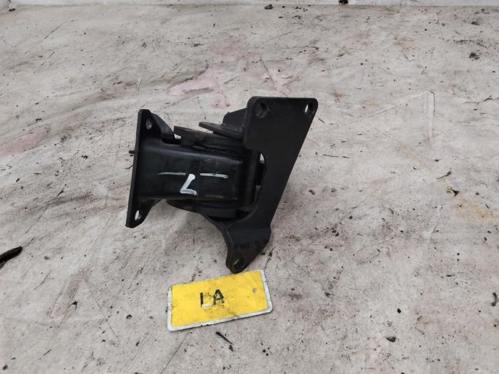 Engine mount from a SsangYong Korando 2.0 e-XDi 16V 4x4 2011