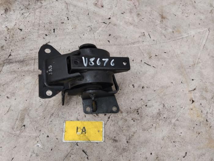 Engine mount from a SsangYong Korando 2.0 e-XDi 16V 4x4 2011
