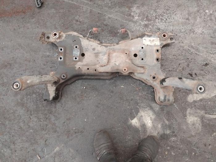 Gebrauchte Unterrahmen Ford Focus C-Max 1.8 16V Preis € 45,00 Margenregelung angeboten von Boekholt autodemontage B.V