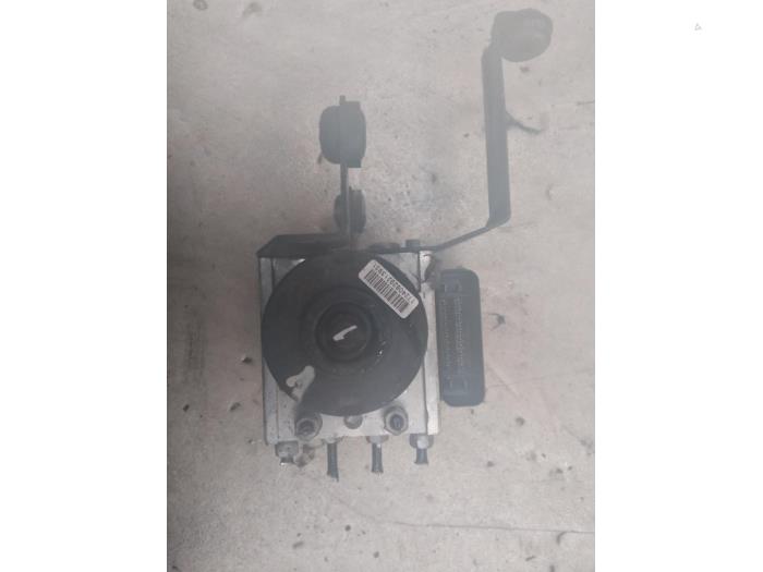 Begagnade ABS-pump Ford Focus C-Max 1.8 16V Pris € 39,50 Marginaltabell erbjuds av Boekholt autodemontage B.V