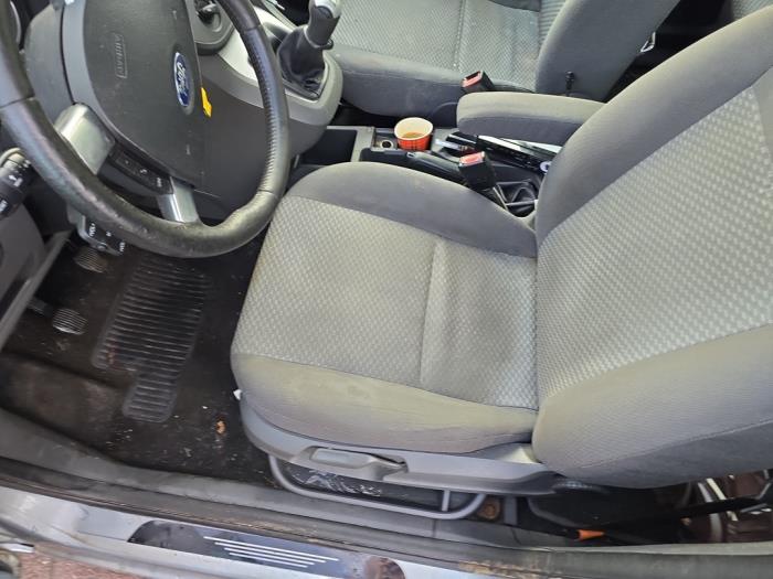 Używane Zaglówek Ford Focus C-Max 1.8 16V Cena € 19,50 Procedura marży oferowane przez Boekholt autodemontage B.V