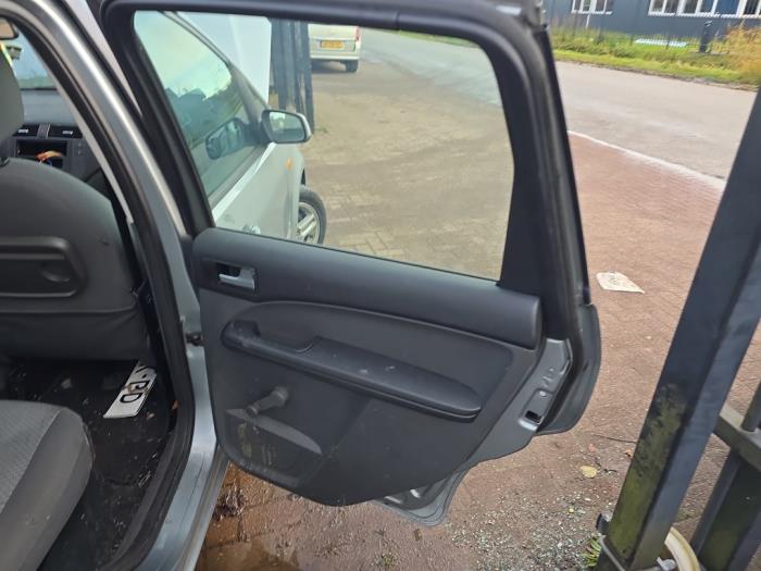 Używane Klamka okienna Ford Focus C-Max 1.8 16V Cena € 8,00 Procedura marży oferowane przez Boekholt autodemontage B.V