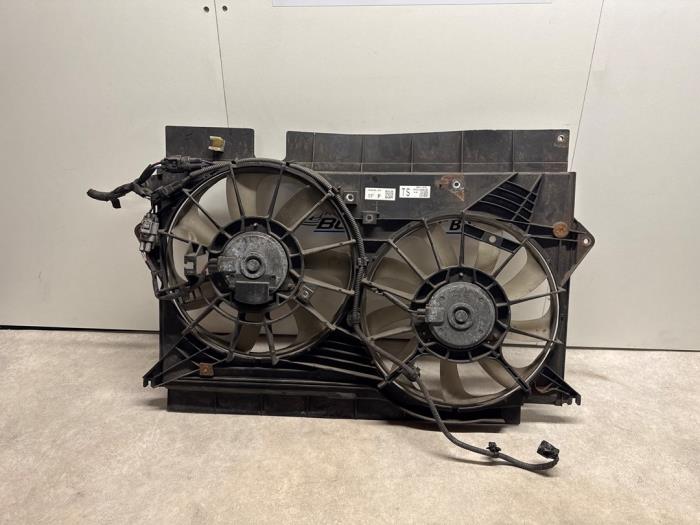 Gebrauchte Kühlerventilator Toyota Avensis (T27) 2.0 16V D-4D-F Preis € 70,18 Mit Mehrwertsteuer angeboten von Boekholt autodemontage B.V