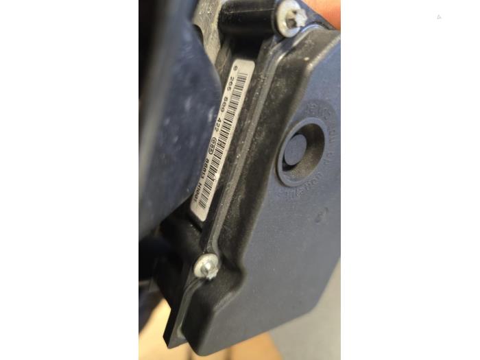 Begagnade ABS-pump Opel Corsa D 1.4 16V Twinport Pris € 125,00 Marginaltabell erbjuds av Boekholt autodemontage B.V