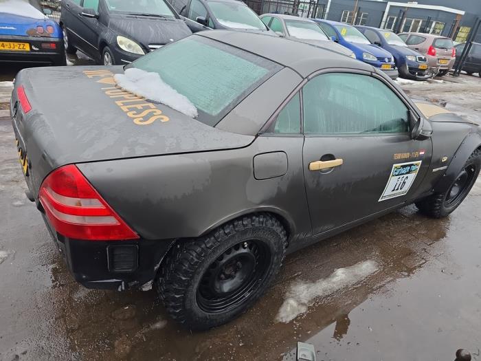 Usados Ventanilla triangular derecha detrás Mercedes SLK (R170) 2.3 230 K 16V Precio € 50,00 Norma de margen ofrecido por Boekholt autodemontage B.V