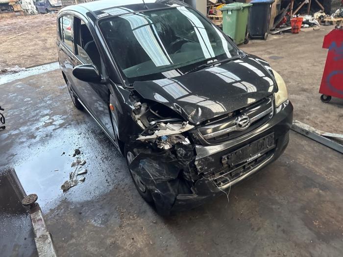 Używane Dzwignia hamulca postojowego Daihatsu Cuore (L251/271/276) 1.0 12V DVVT Cena € 40,00 Procedura marży oferowane przez Boekholt autodemontage B.V