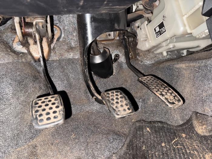 Używane Pedal hamulca Daihatsu Cuore (L251/271/276) 1.0 12V DVVT Cena € 40,00 Procedura marży oferowane przez Boekholt autodemontage B.V