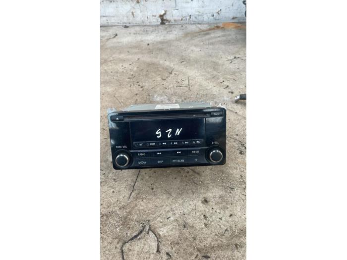 Używane Radio Mitsubishi Outlander (GF/GG) 2.2 DI-D 16V Clear Tec 4x4 Cena € 30,00 Procedura marży oferowane przez Boekholt autodemontage B.V