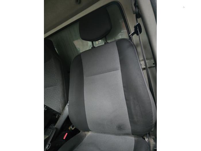 Używane Zaglówek Renault Master III (MA/MB/MC/MD/MH/MF/MG/MH) 2.3 dCi 16V Cena € 25,00 Procedura marży oferowane przez Boekholt autodemontage B.V