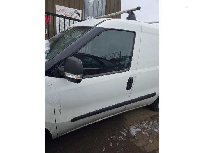 Usados Aleta de ventanilla Opel Combo 1.3 CDTI 16V ecoFlex Precio € 21,00 Norma de margen ofrecido por Boekholt autodemontage B.V