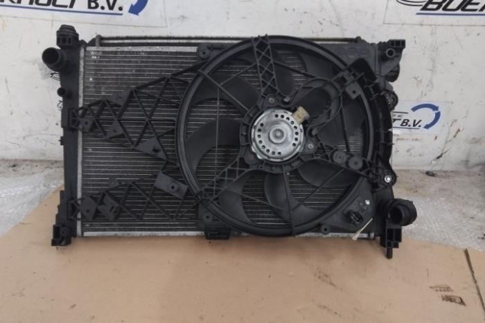 Usagé Radiateur Opel Combo 1.3 CDTI 16V ecoFlex Prix € 30,00 Règlement à la marge proposé par Boekholt autodemontage B.V