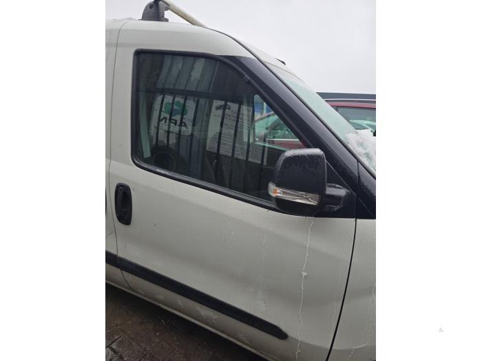 Usados Aleta de ventanilla Opel Combo 1.3 CDTI 16V ecoFlex Precio € 21,00 Norma de margen ofrecido por Boekholt autodemontage B.V