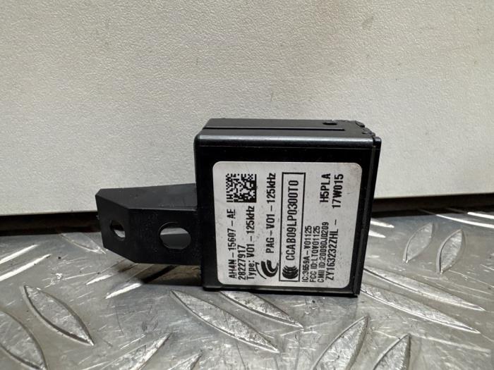 Używane Modul keyless vehicle Landrover Discovery Sport (LC) 2.0 D150 MHEV 16V AWD Cena € 22,00 Procedura marży oferowane przez Boekholt autodemontage B.V