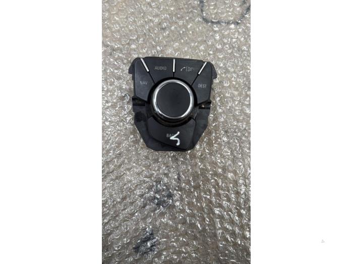Head unit multimedia control