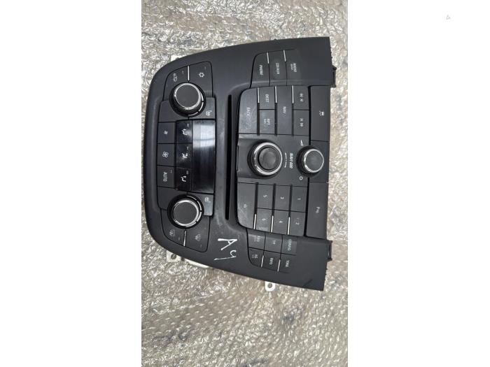 Używane Panel climatronic Vauxhall Astra Mk.6 Sports Tourer 2.0 CDTI 16V 165 Cena € 75,00 Procedura marży oferowane przez Boekholt autodemontage B.V