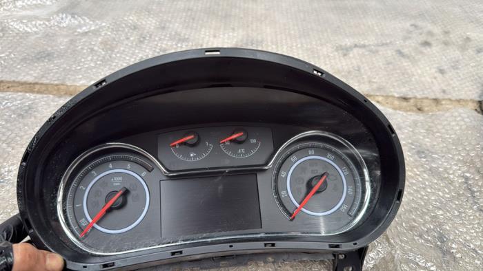 Begagnade Instrumentpanel Opel Insignia 2.0 CDTI 16V 160 Ecotec Pris € 99,00 Marginaltabell erbjuds av Boekholt autodemontage B.V