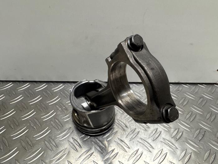 Piston d'un Renault Master III (MA/MB/MC/MD/MH/MF/MG/MH) 2.3 dCi 16V 2014