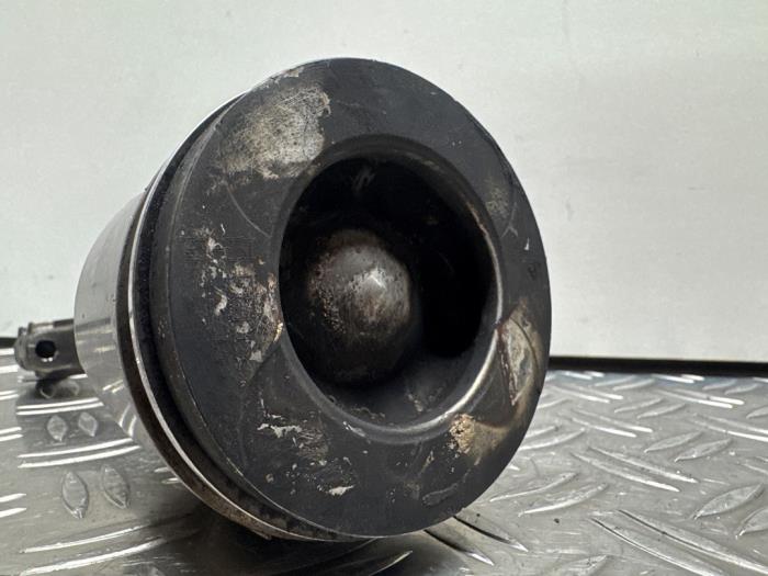 Piston d'un Renault Master III (MA/MB/MC/MD/MH/MF/MG/MH) 2.3 dCi 16V 2014
