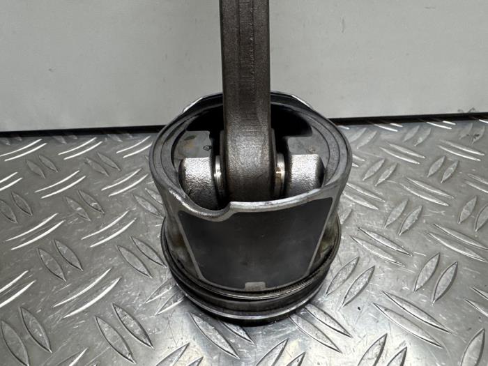 Piston d'un Renault Master III (MA/MB/MC/MD/MH/MF/MG/MH) 2.3 dCi 16V 2014