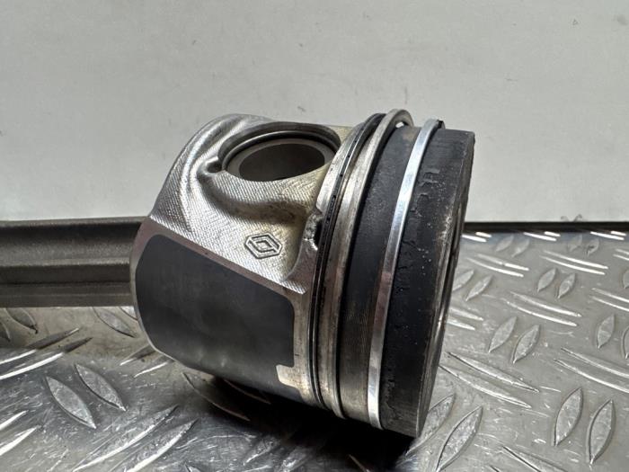 Piston d'un Renault Master III (MA/MB/MC/MD/MH/MF/MG/MH) 2.3 dCi 16V 2014