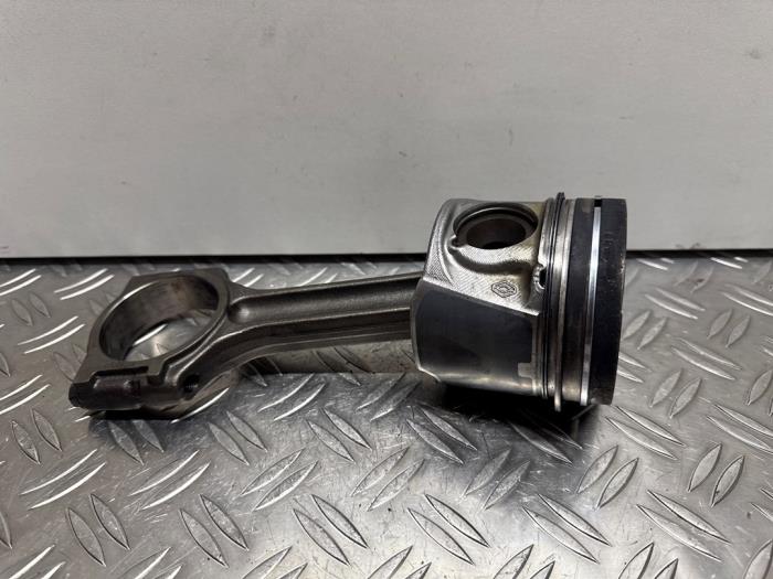 Piston d'un Renault Master III (MA/MB/MC/MD/MH/MF/MG/MH) 2.3 dCi 16V 2014