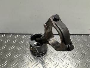 Piston d'un Renault Master III (MA/MB/MC/MD/MH/MF/MG/MH) 2.3 dCi 16V 2014
