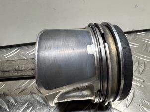 Piston d'un Renault Master III (MA/MB/MC/MD/MH/MF/MG/MH) 2.3 dCi 16V 2014