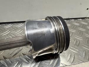 Piston d'un Renault Master III (MA/MB/MC/MD/MH/MF/MG/MH) 2.3 dCi 16V 2014
