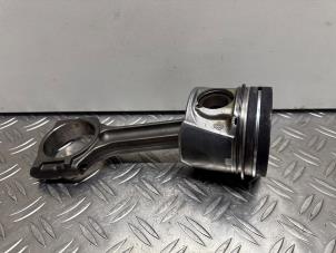 Piston d'un Renault Master III (MA/MB/MC/MD/MH/MF/MG/MH) 2.3 dCi 16V 2014