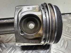 Piston d'un Renault Master III (MA/MB/MC/MD/MH/MF/MG/MH) 2.3 dCi 16V 2014