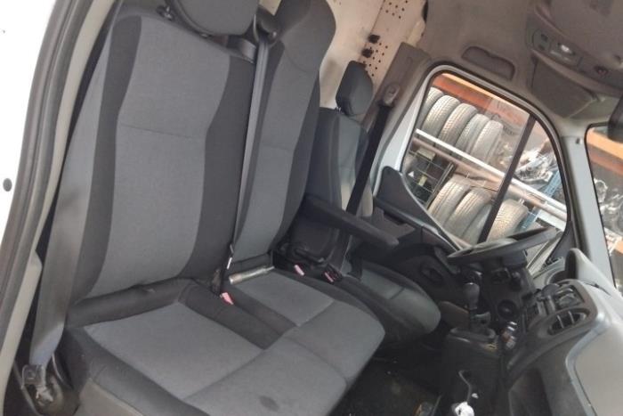 Używane Zaglówek Renault Master III (FV) 2.3 dCi 125 16V FWD Cena € 24,20 Z VAT oferowane przez Boekholt autodemontage B.V