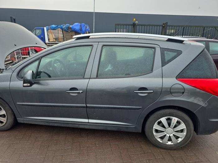 Usados Ventanilla triangular izquierda detrás Peugeot 207 SW (WE/WU) 1.4 16V Vti Precio € 25,00 Norma de margen ofrecido por Boekholt autodemontage B.V