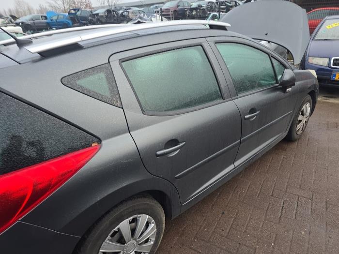 Usados Ventanilla triangular derecha detrás Peugeot 207 SW (WE/WU) 1.4 16V Vti Precio € 35,00 Norma de margen ofrecido por Boekholt autodemontage B.V