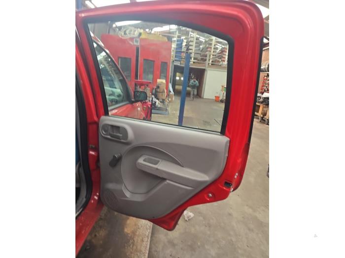Usados Manivela de ventanilla Fiat Panda (169) 1.2 Fire Precio € 7,50 Norma de margen ofrecido por Boekholt autodemontage B.V