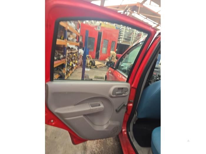 Usados Manivela de ventanilla Fiat Panda (169) 1.2 Fire Precio € 7,50 Norma de margen ofrecido por Boekholt autodemontage B.V