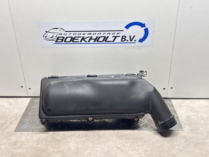 Begagnade Luftfilterhus Peugeot 5008 I (0A/0E) 1.6 THP 16V Pris € 33,88 Inklusive moms erbjuds av Boekholt autodemontage B.V