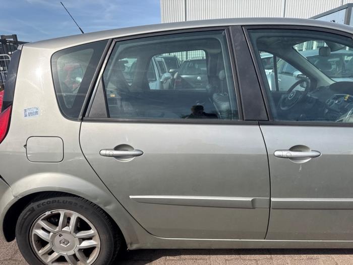 Usados Ventanilla triangular derecha detrás Renault Scénic II (JM) 2.0 16V Precio € 35,00 Norma de margen ofrecido por Boekholt autodemontage B.V